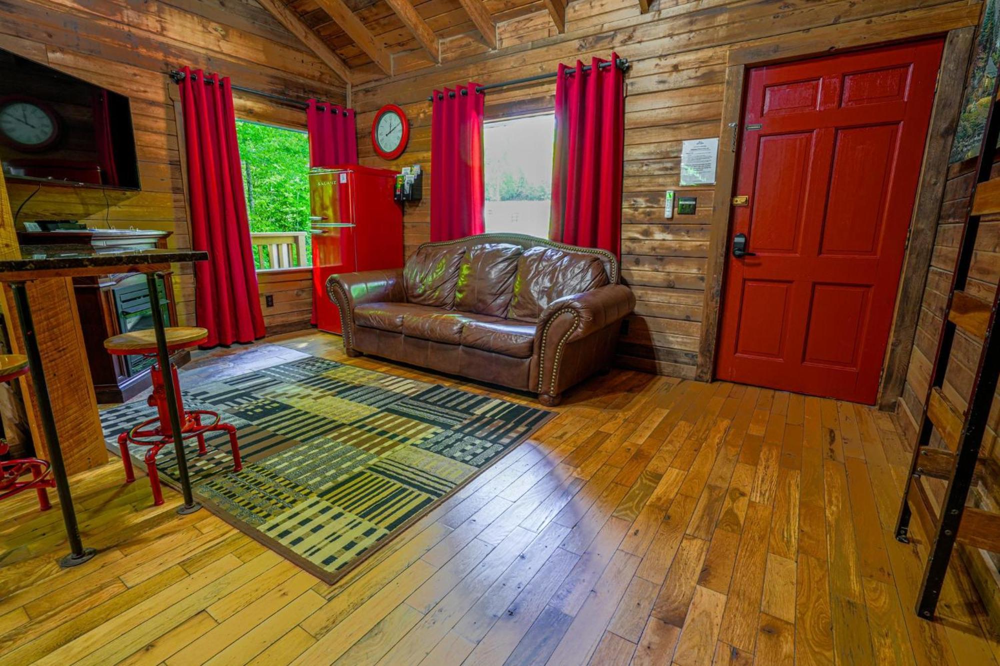 The Big Little Cabin - Hot Tub & Playground Dahlonega Esterno foto