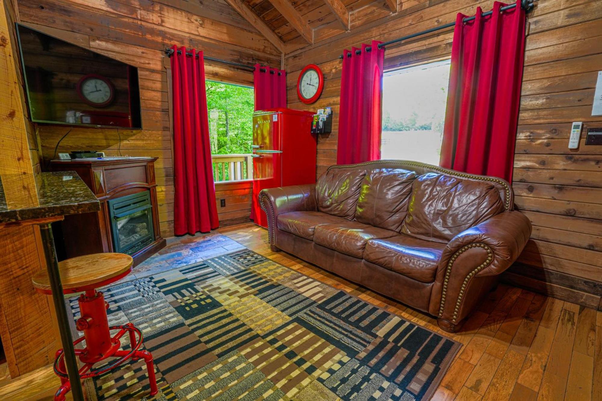 The Big Little Cabin - Hot Tub & Playground Dahlonega Esterno foto